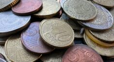 a pile of british pound coins sitting on top of each other